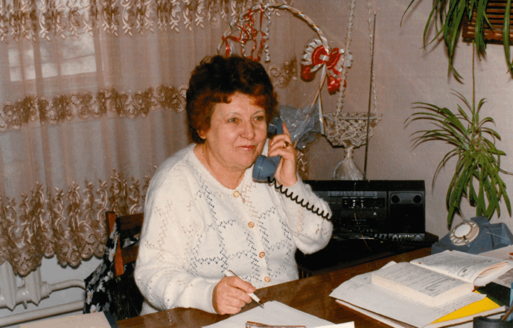 Петрова Алла Ивановна в рабочем кабинете