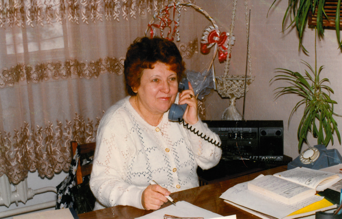 Петрова Алла Ивановна в рабочем кабинете