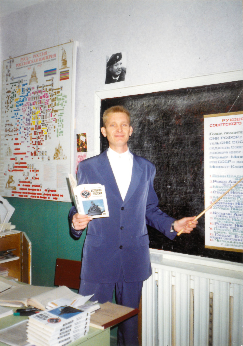 Жариков Сергей Михайлович в кабинете истории Жариков Сергей Михайлович в кабинете истории